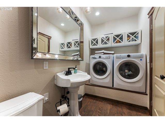 6521 S CORBETT Ave, Portland, OR 97239