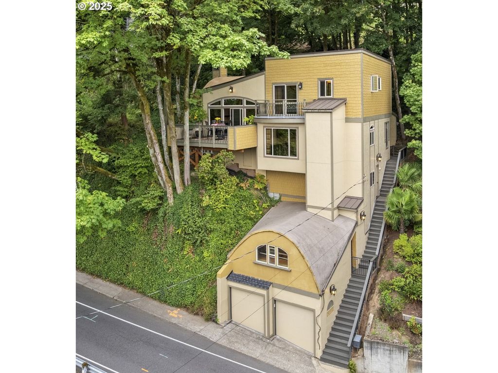 6521 S CORBETT Ave, Portland, OR 97239