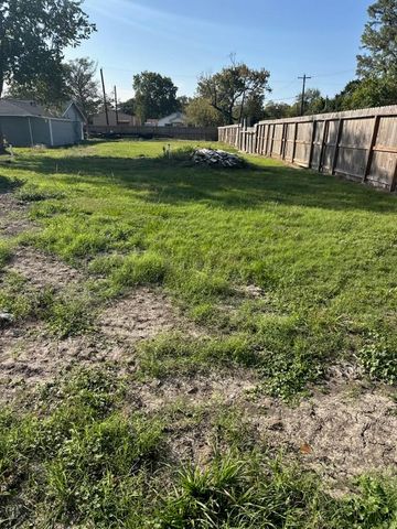 201 S 5th Street, Highlands, TX 77562