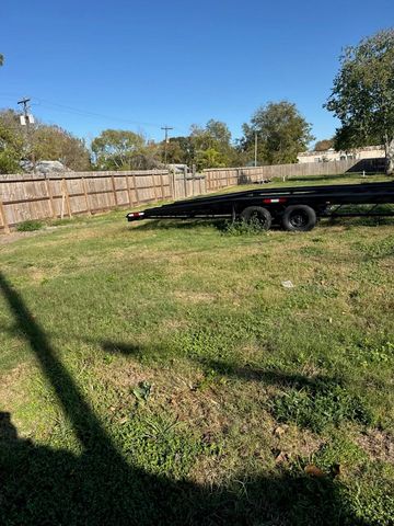 201 S 5th Street, Highlands, TX 77562