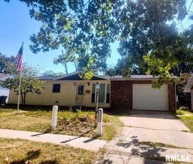 2134 W LAWRENCE Avenue, Springfield, IL 62704