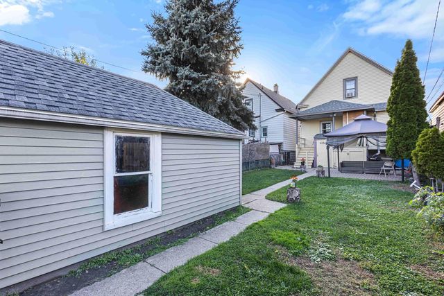 2932 S 10th STREET, Milwaukee, WI 53215