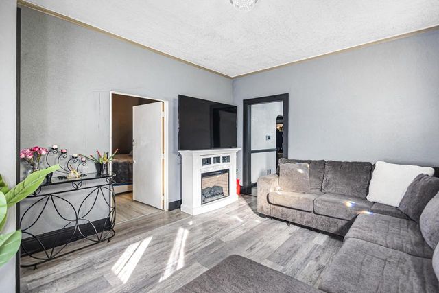 2932 S 10th STREET, Milwaukee, WI 53215