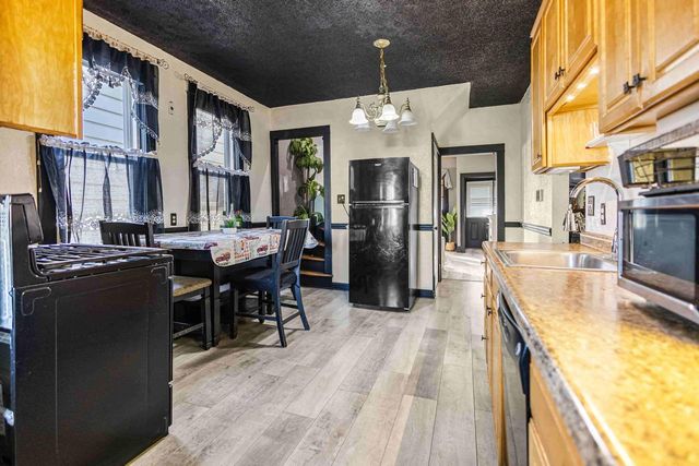 2932 S 10th STREET, Milwaukee, WI 53215