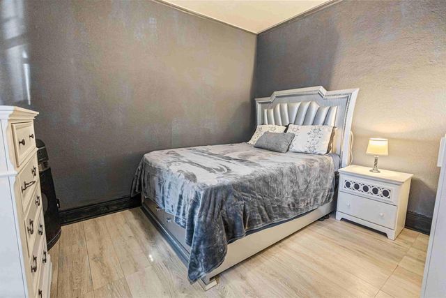 2932 S 10th STREET, Milwaukee, WI 53215