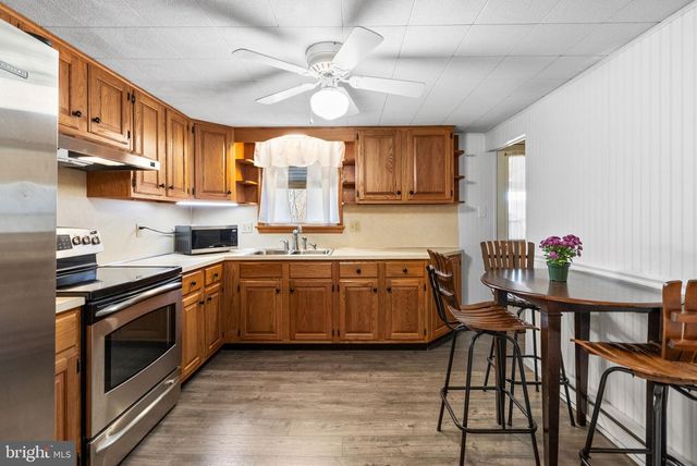 1044 MAGAZINE RD, Green Lane, PA 18054