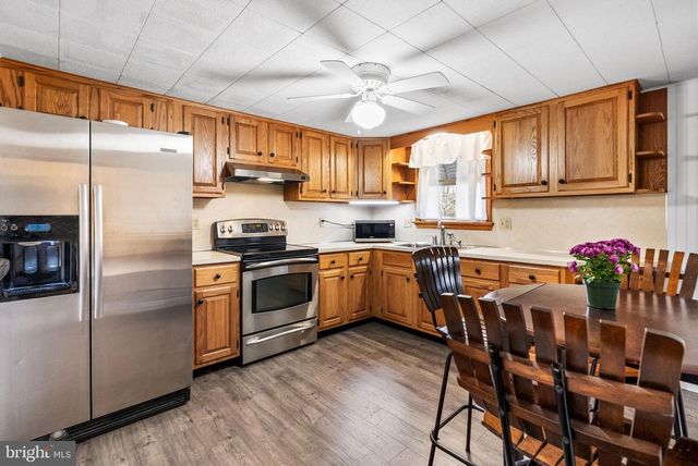 1044 MAGAZINE RD, Green Lane, PA 18054