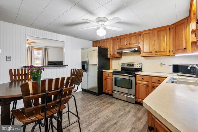 1044 MAGAZINE RD, Green Lane, PA 18054