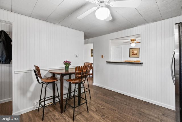 1044 MAGAZINE RD, Green Lane, PA 18054