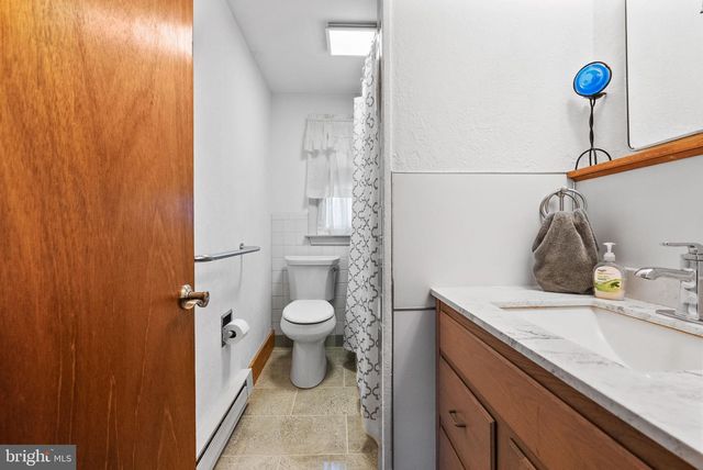 1044 MAGAZINE RD, Green Lane, PA 18054