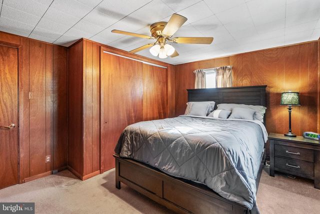 1044 MAGAZINE RD, Green Lane, PA 18054