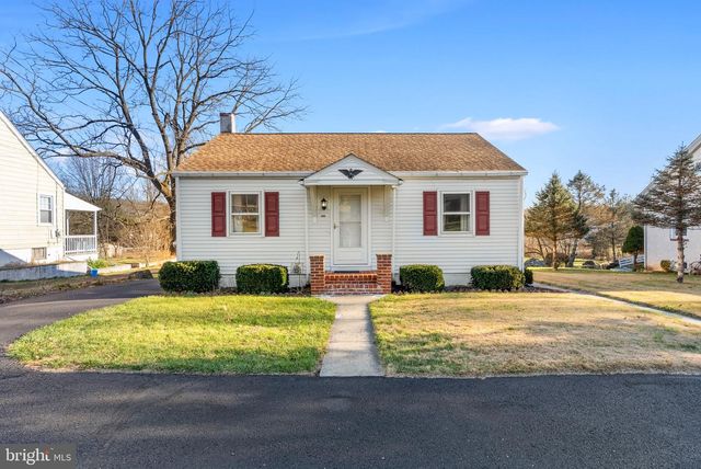 1044 MAGAZINE RD, Green Lane, PA 18054