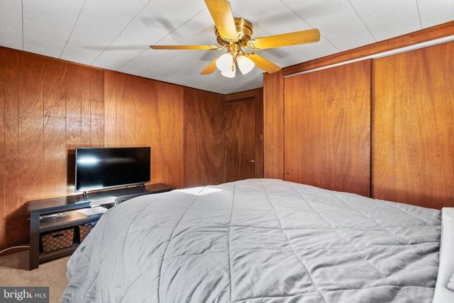 1044 MAGAZINE RD, Green Lane, PA 18054