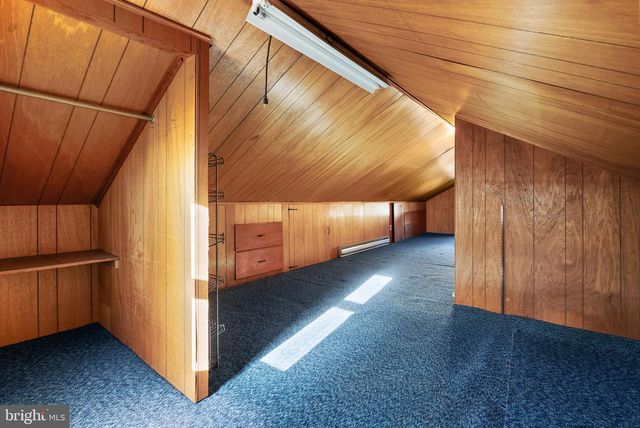 1044 MAGAZINE RD, Green Lane, PA 18054