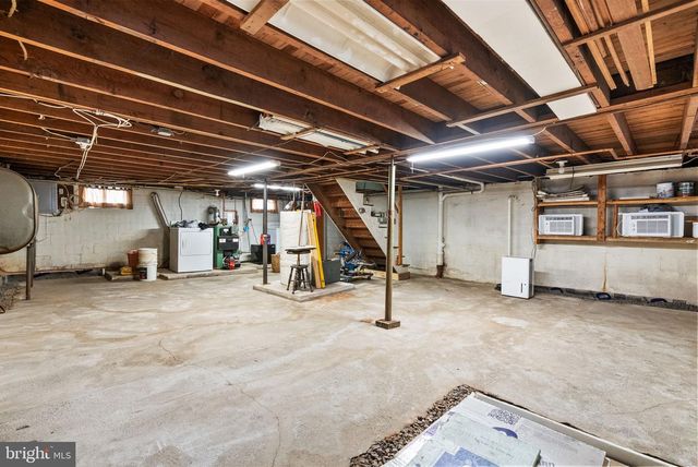 1044 MAGAZINE RD, Green Lane, PA 18054