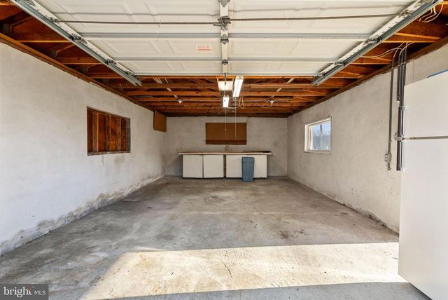 1044 MAGAZINE RD, Green Lane, PA 18054