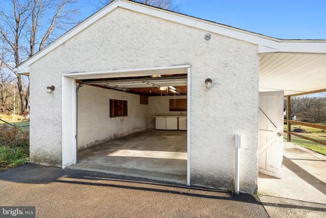 1044 MAGAZINE RD, Green Lane, PA 18054