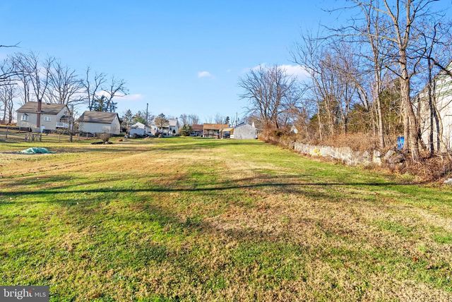 1044 MAGAZINE RD, Green Lane, PA 18054