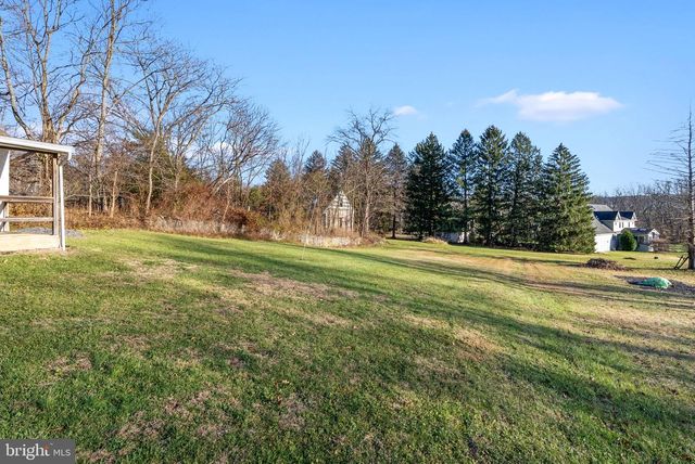 1044 MAGAZINE RD, Green Lane, PA 18054