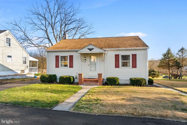 1044 MAGAZINE RD, Green Lane, PA 18054