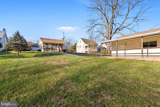 1044 MAGAZINE RD, Green Lane, PA 18054