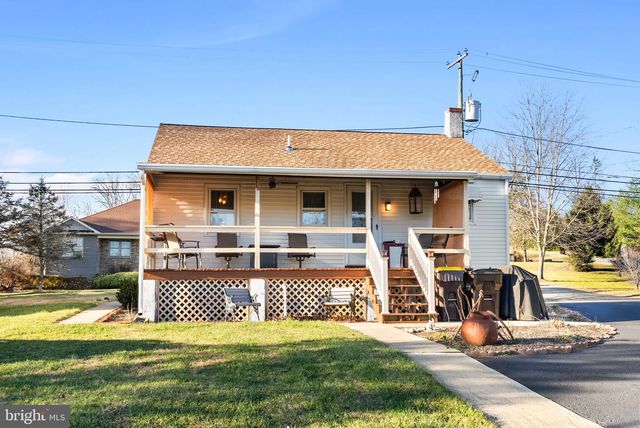 1044 MAGAZINE RD, Green Lane, PA 18054