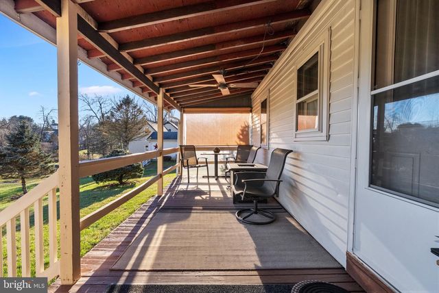 1044 MAGAZINE RD, Green Lane, PA 18054