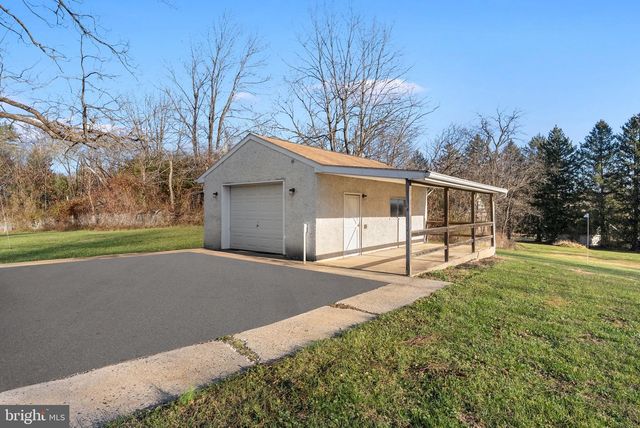 1044 MAGAZINE RD, Green Lane, PA 18054