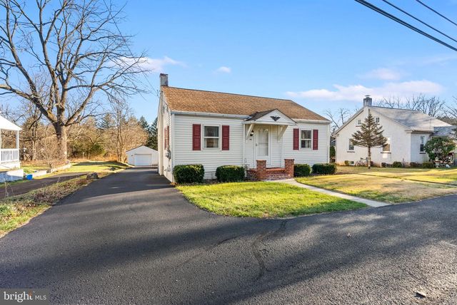 1044 MAGAZINE RD, Green Lane, PA 18054