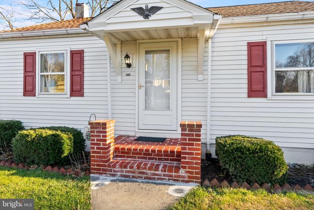 1044 MAGAZINE RD, Green Lane, PA 18054