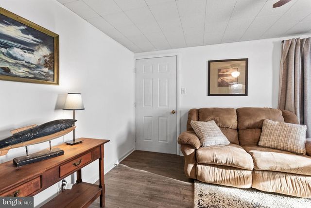 1044 MAGAZINE RD, Green Lane, PA 18054