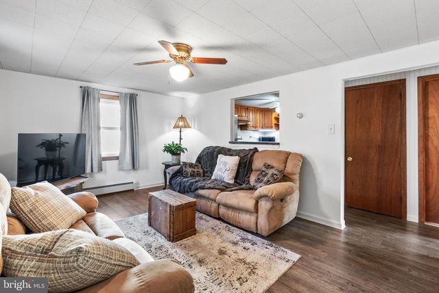 1044 MAGAZINE RD, Green Lane, PA 18054