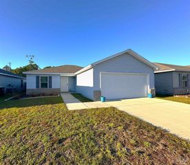 8752 Schooner Ln, Pensacola, FL 32507