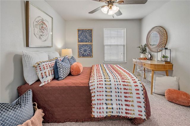 1128-1136 Gridiron Drive, College Station, TX 77840
