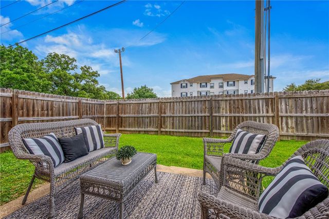 1128-1136 Gridiron Drive, College Station, TX 77840