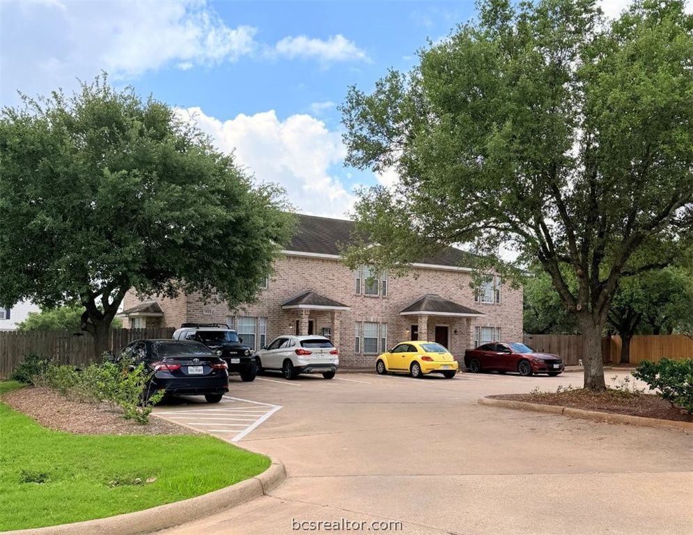 1128-1136 Gridiron Drive, College Station, TX 77840