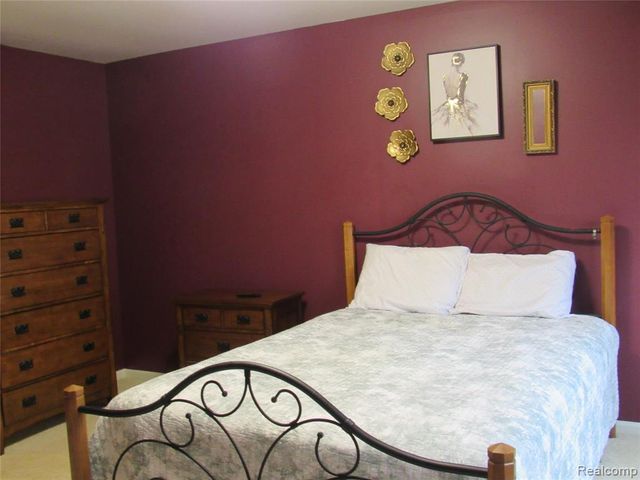 3565 S Port Cove Drive 63, Waterford, MI 48328