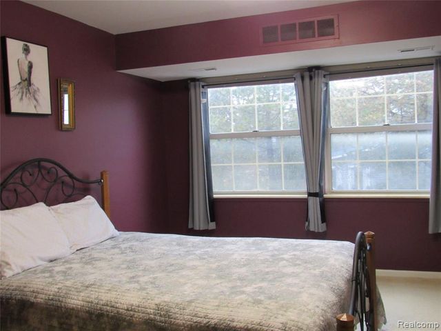 3565 S Port Cove Drive 63, Waterford, MI 48328