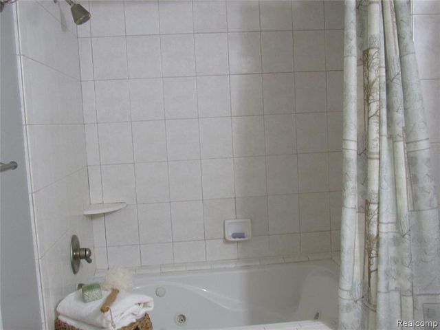 3565 S Port Cove Drive 63, Waterford, MI 48328