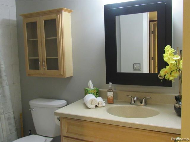 3565 S Port Cove Drive 63, Waterford, MI 48328