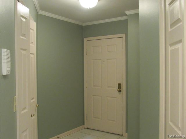 3565 S Port Cove Drive 63, Waterford, MI 48328