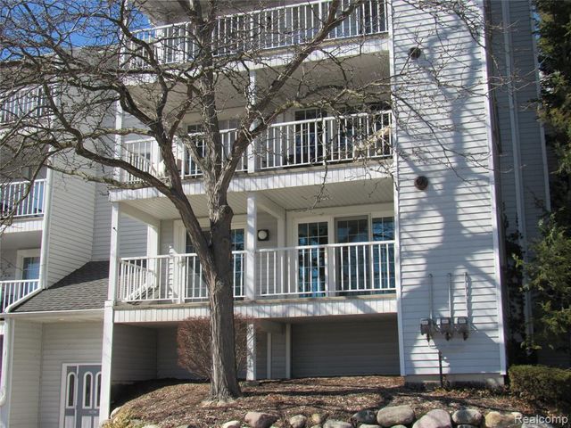 3565 S Port Cove Drive 63, Waterford, MI 48328