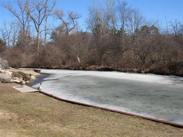 3565 S Port Cove Drive 63, Waterford, MI 48328