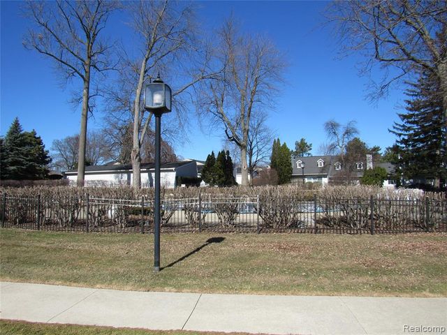 3565 S Port Cove Drive 63, Waterford, MI 48328