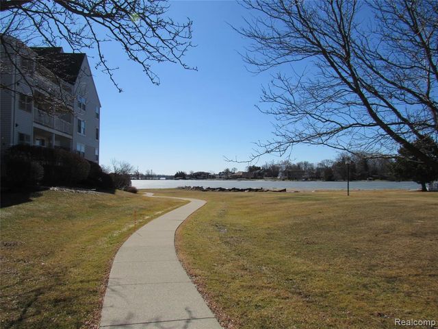 3565 S Port Cove Drive 63, Waterford, MI 48328