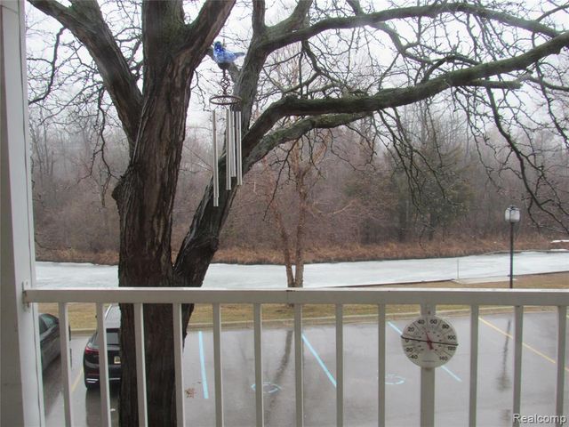 3565 S Port Cove Drive 63, Waterford, MI 48328