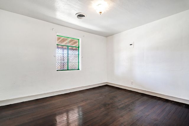 1101 Pear Drive SW, Albuquerque, NM 87105