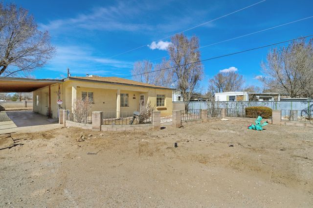 1101 Pear Drive SW, Albuquerque, NM 87105