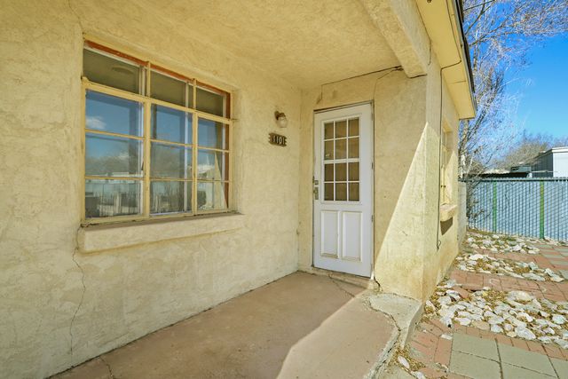 1101 Pear Drive SW, Albuquerque, NM 87105