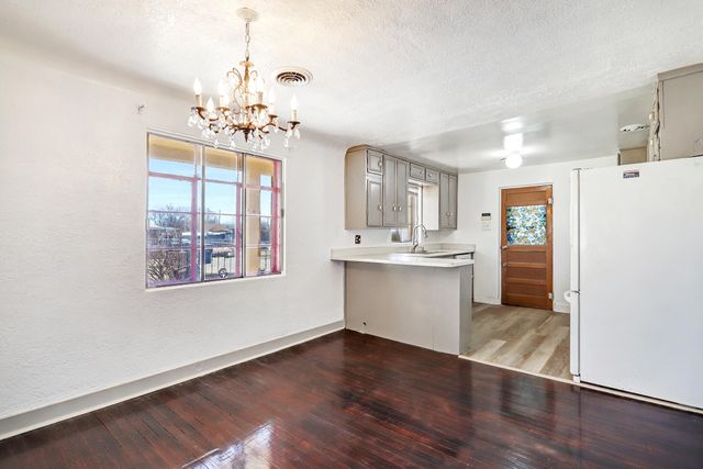 1101 Pear Drive SW, Albuquerque, NM 87105